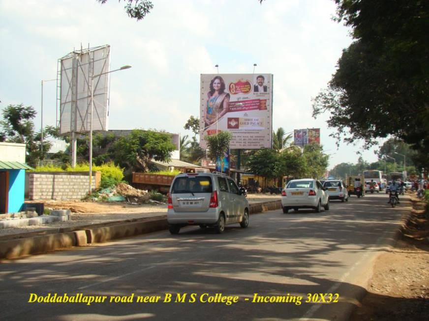 Yelahanka new Town Doddaballapur road near BMS College Incoming, Bengaluru