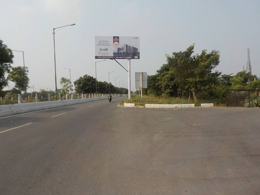 Supertech Czar Suit Roundabout, Noida