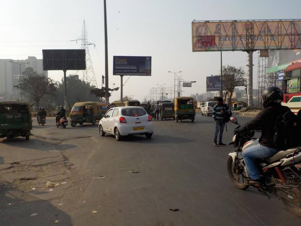 Sec-62 T Point Red Light, Ghaziabad