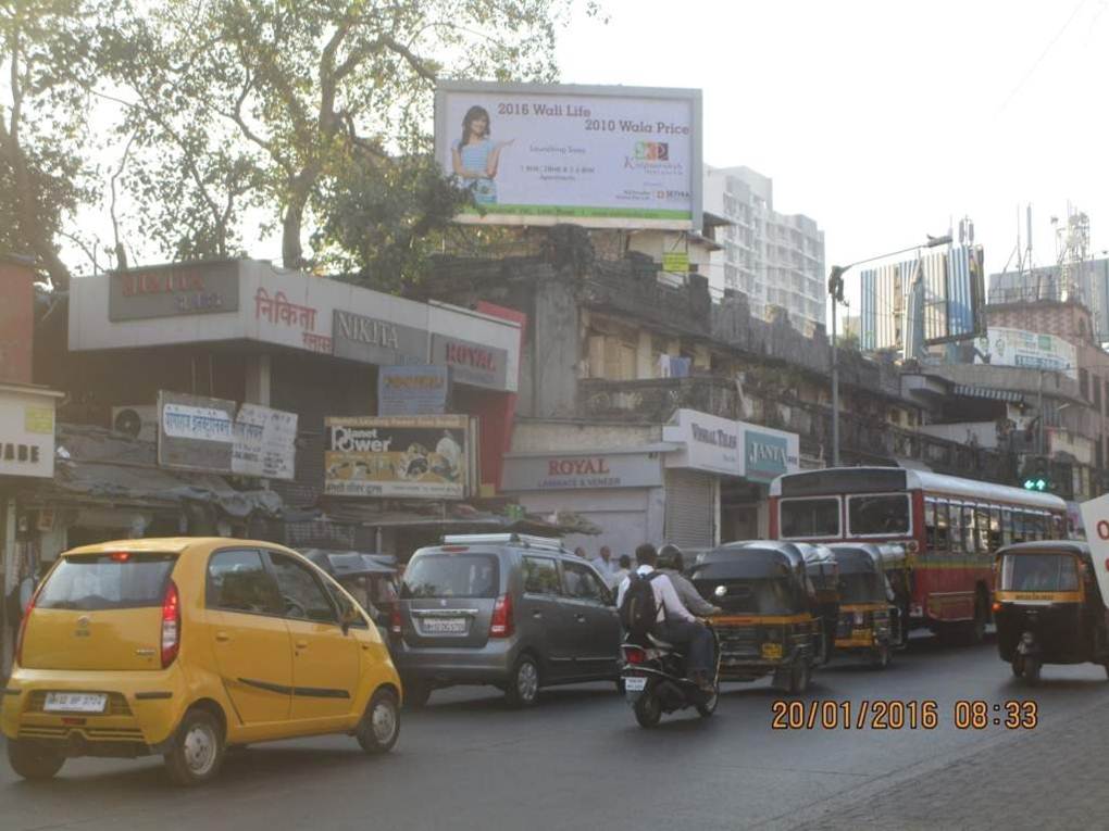 Kandiwali (W)-S.V. Rd Near Signal  MT, Mumbai