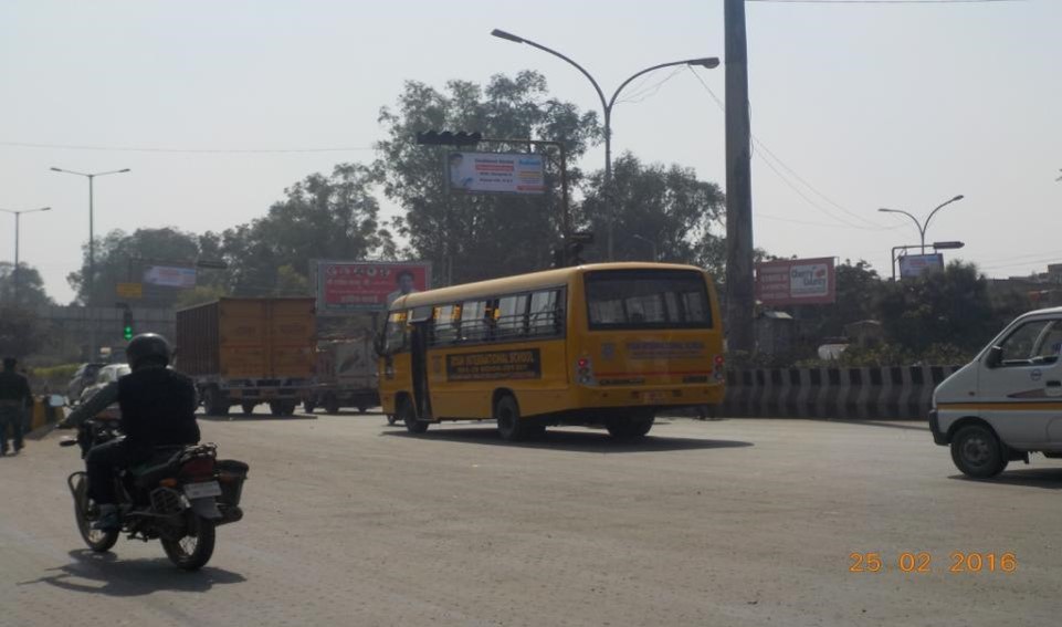 Traffic Signal At Sector-57  Police Chowki  Red light, Noida                               