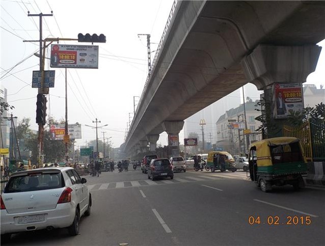 Traffic Signal At Sector-16, Noida                                