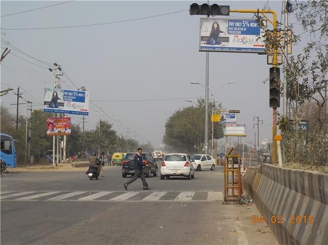 Traffic Signal At Mahagun Appt. Sector-50/51, Noida                                 