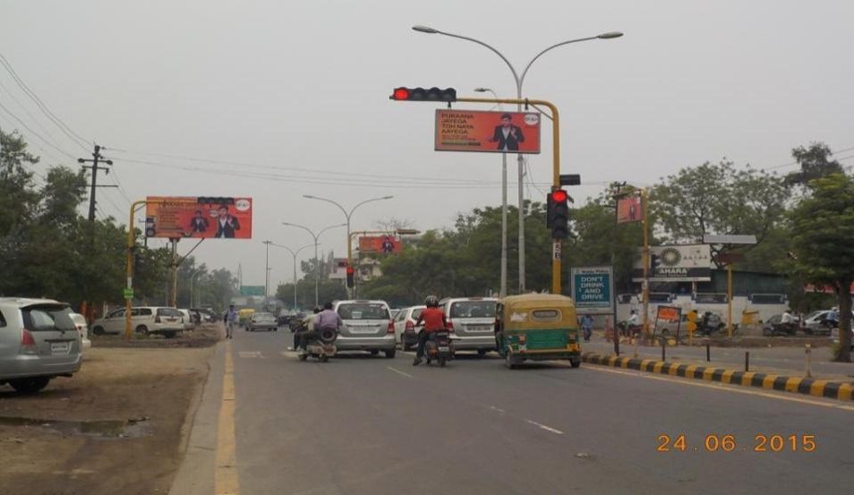 Traffic Signal At Sector-8,11 T-Point, Rastriya Sahara, Noida                                   
