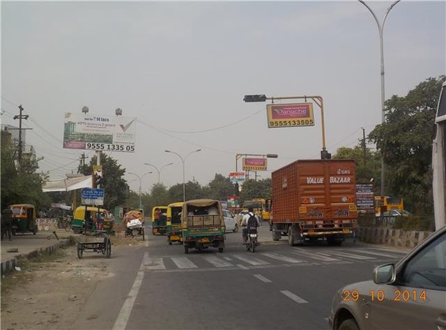 Traffic Signal At Sec-41 Prayag Hospital, Kothari International School, Noida                                         