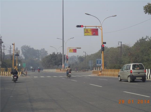 Traffic Signal At Sector-22,23,54, Summerville, Noida                 