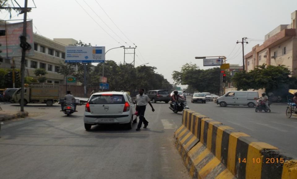 Traffic Signal At Sector-6 And 8 Crossing, Noida                   