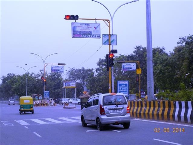 Traffic Signal At Sector-53,33, Gijhore, Noida                    