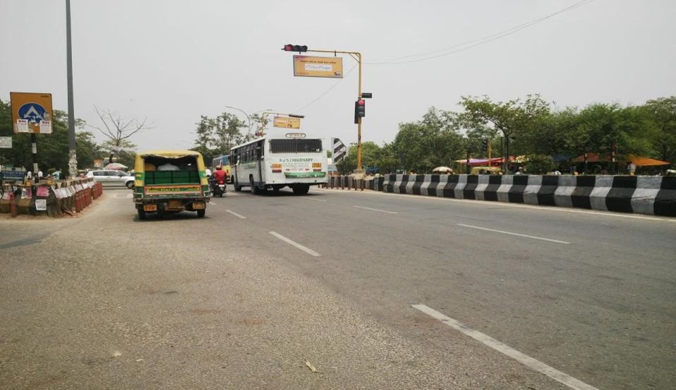 Traffic Signal At NEPZ, BPL Chowk Sec-80, Noida   