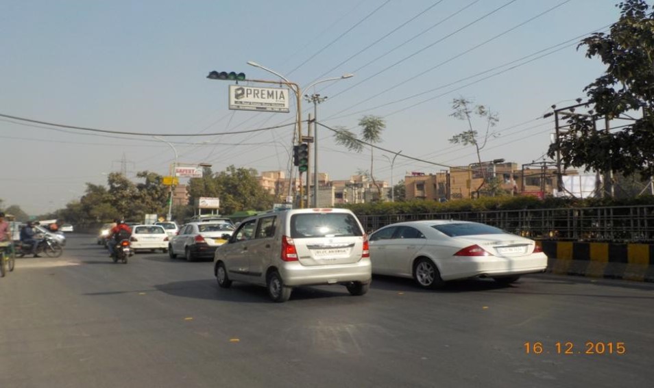 Traffic Signal At Sector-10,20,21 T-Point, TVS, Noida     