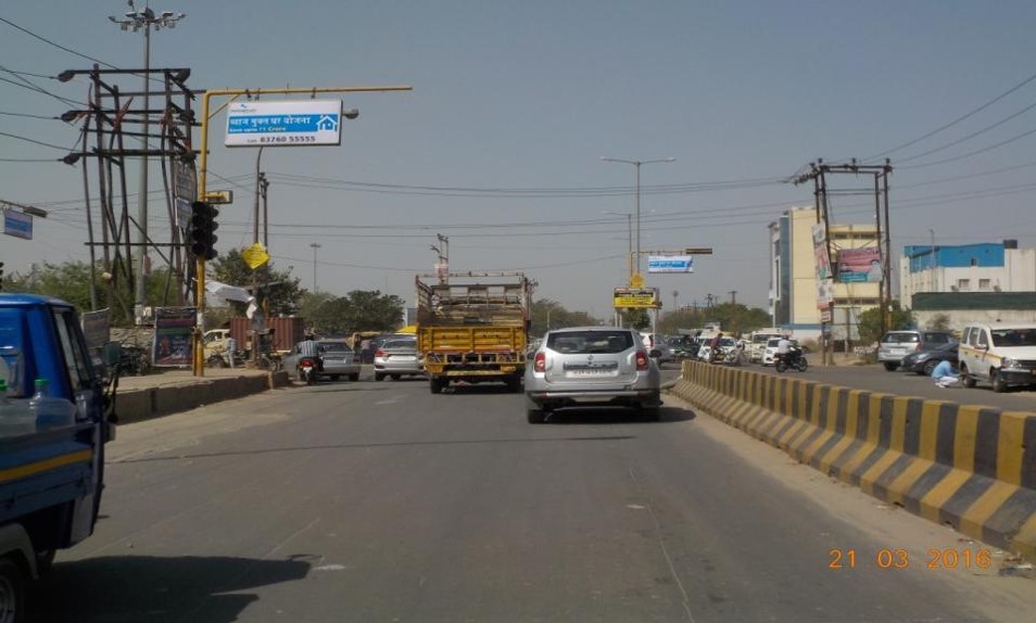 Traffic Signal At Sector - 65,66,64,67 Crossing, Noida            