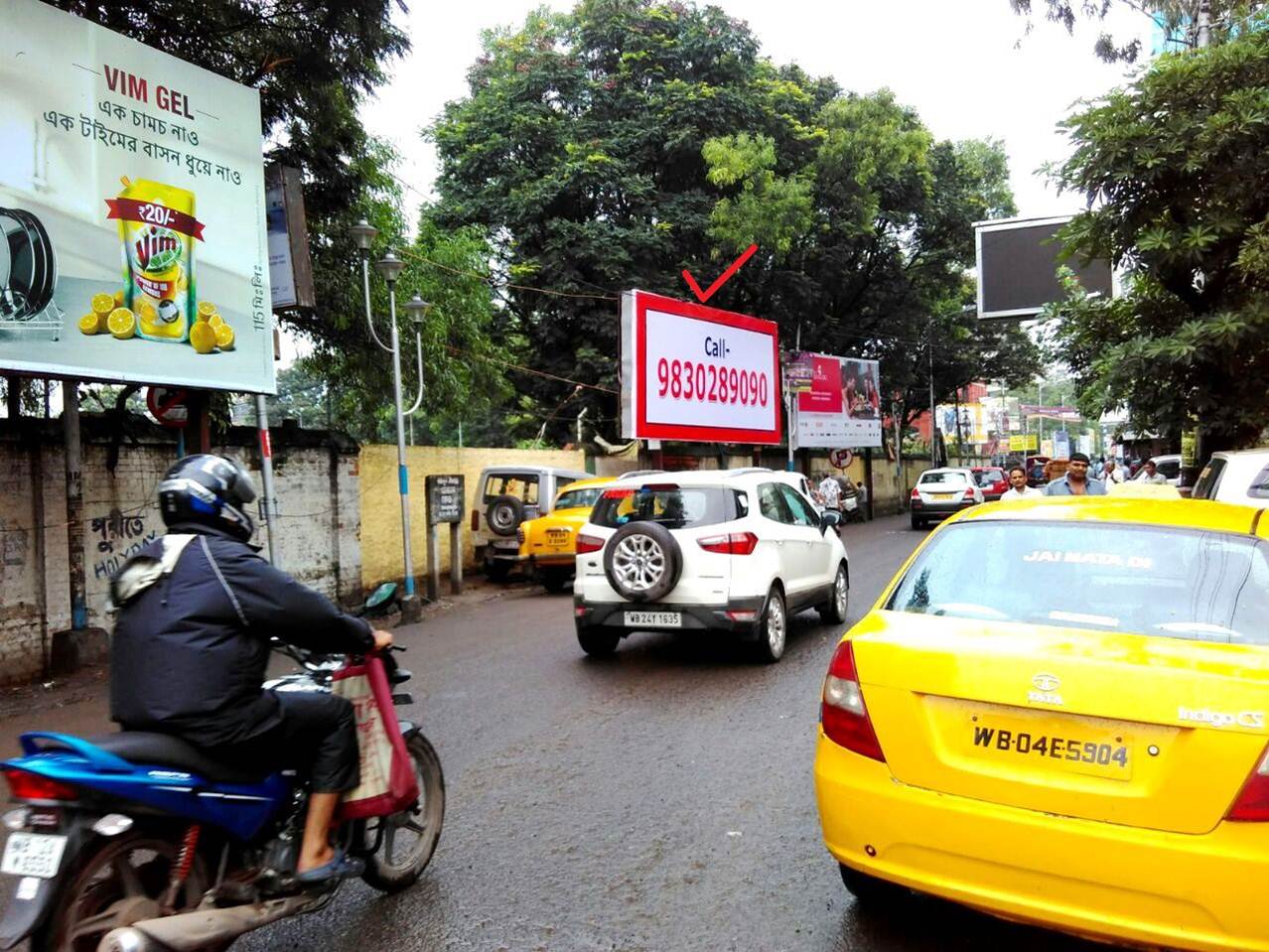 Jagubabu Bazar crossing,opposite Bhowanipore Metro Station, Kolkata